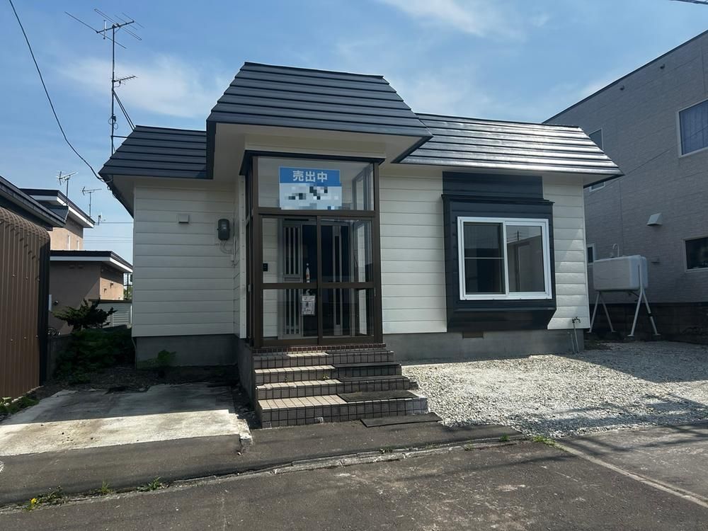 Renovated 2LDK House in Ebetsu, Hokkaido - 92.34m2 - Thumbnail 2