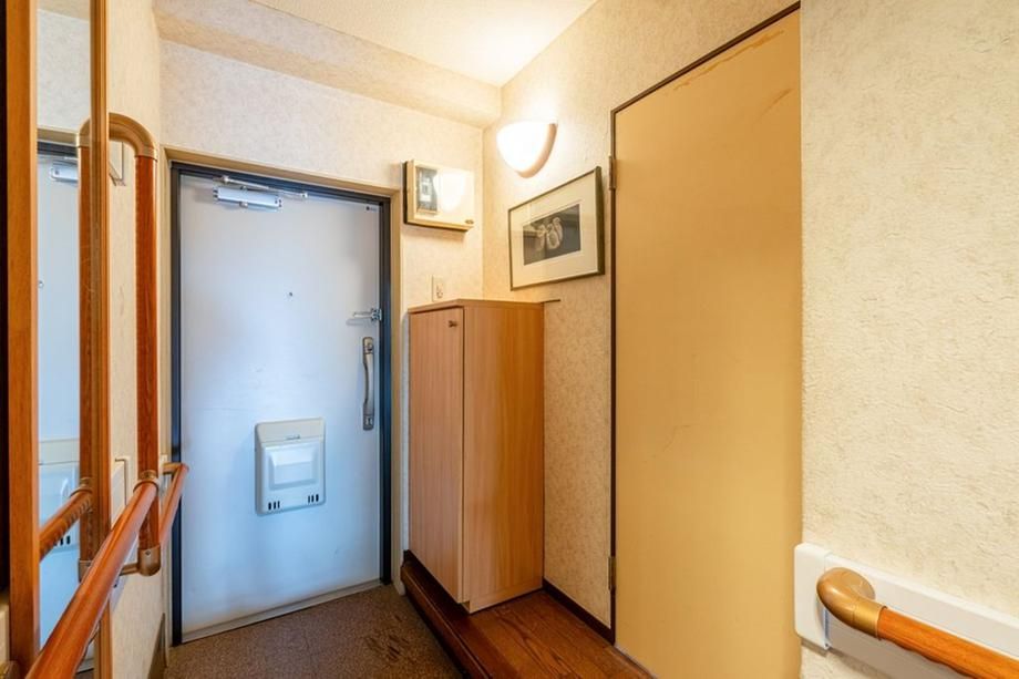2LDK Apartment for Sale in Funabashi, Chiba with Large Roof Balcony - Thumbnail 2