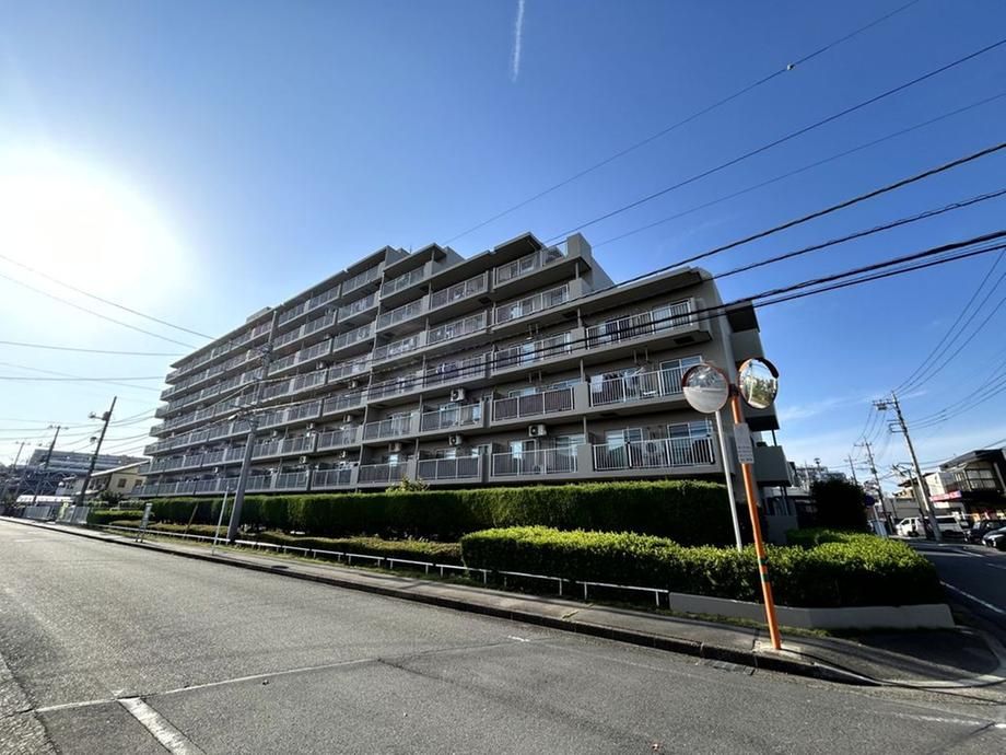 Renovated 3LDK Apartment with Private Garden near Wakaba Station - Thumbnail 2