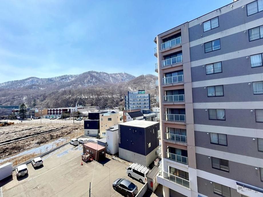 Renovated 1LDK Apartment in Sapporo Chuo Ward for Sale - Thumbnail 2