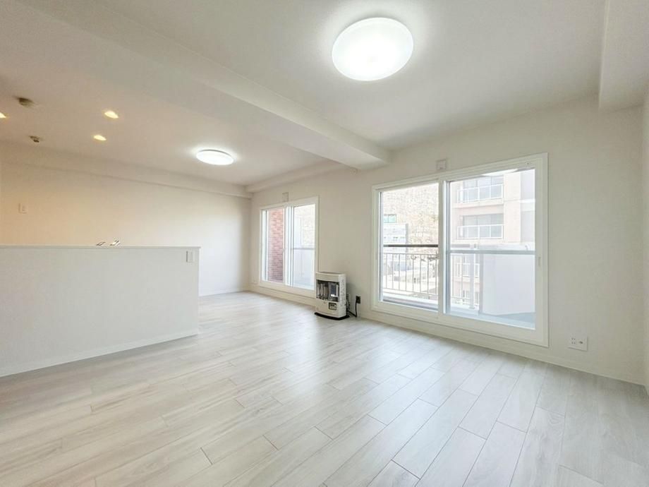 Renovated 1LDK Apartment in Sapporo Chuo Ward for Sale - Thumbnail 3