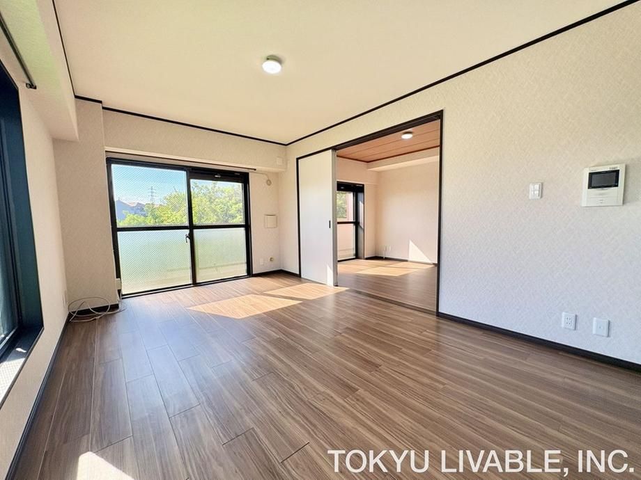 2LDK+S Apartment for Sale in Kawasaki with Large Roof Balcony - Thumbnail 3