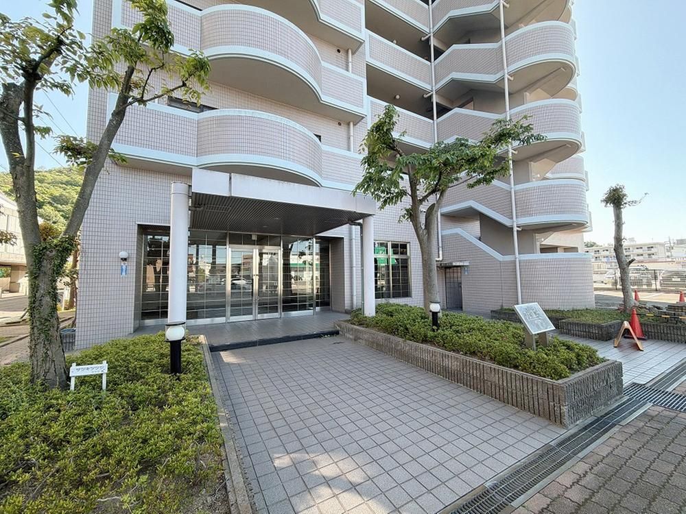 Ferris Court Saihocho 2LDK Apartment in Takamatsu, Kagawa - Thumbnail 2
