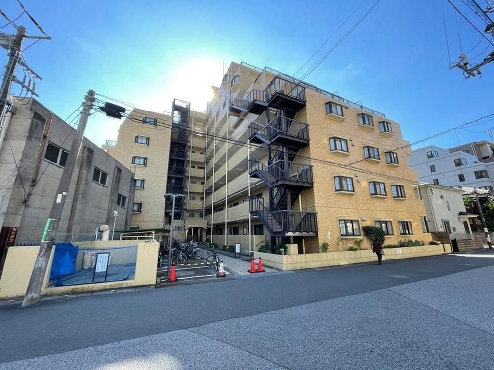 Renovated 2LDK+S Apartment Near Funabashi Station, Chiba - Thumbnail 2