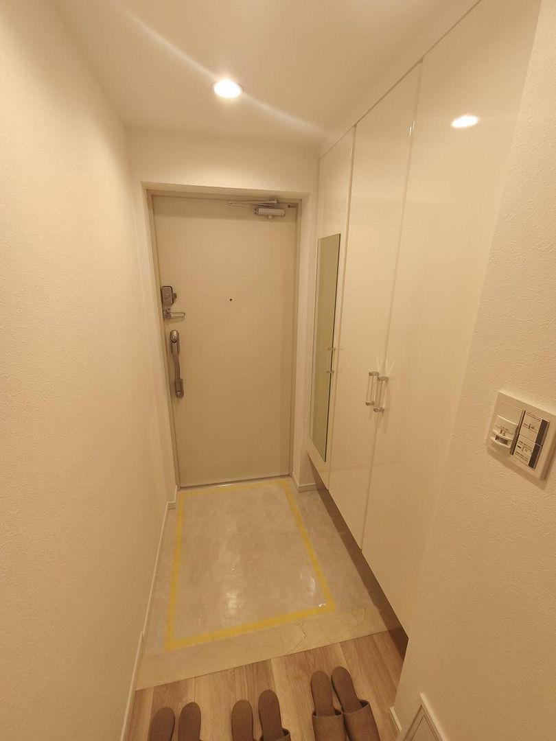 Renovated 3LDK Apartment in Kawasaki, 72m², Near Musashi-Shinjo - Thumbnail 4
