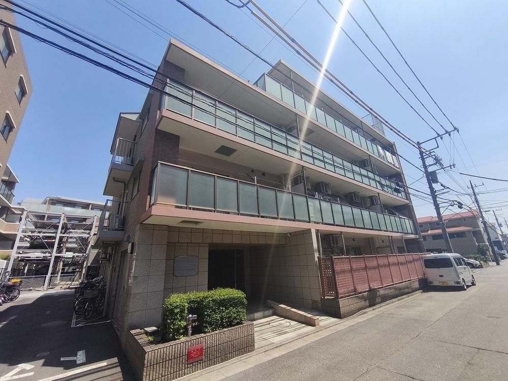 Renovated 3LDK Apartment in Kawasaki, 72m², Near Musashi-Shinjo - Thumbnail 2