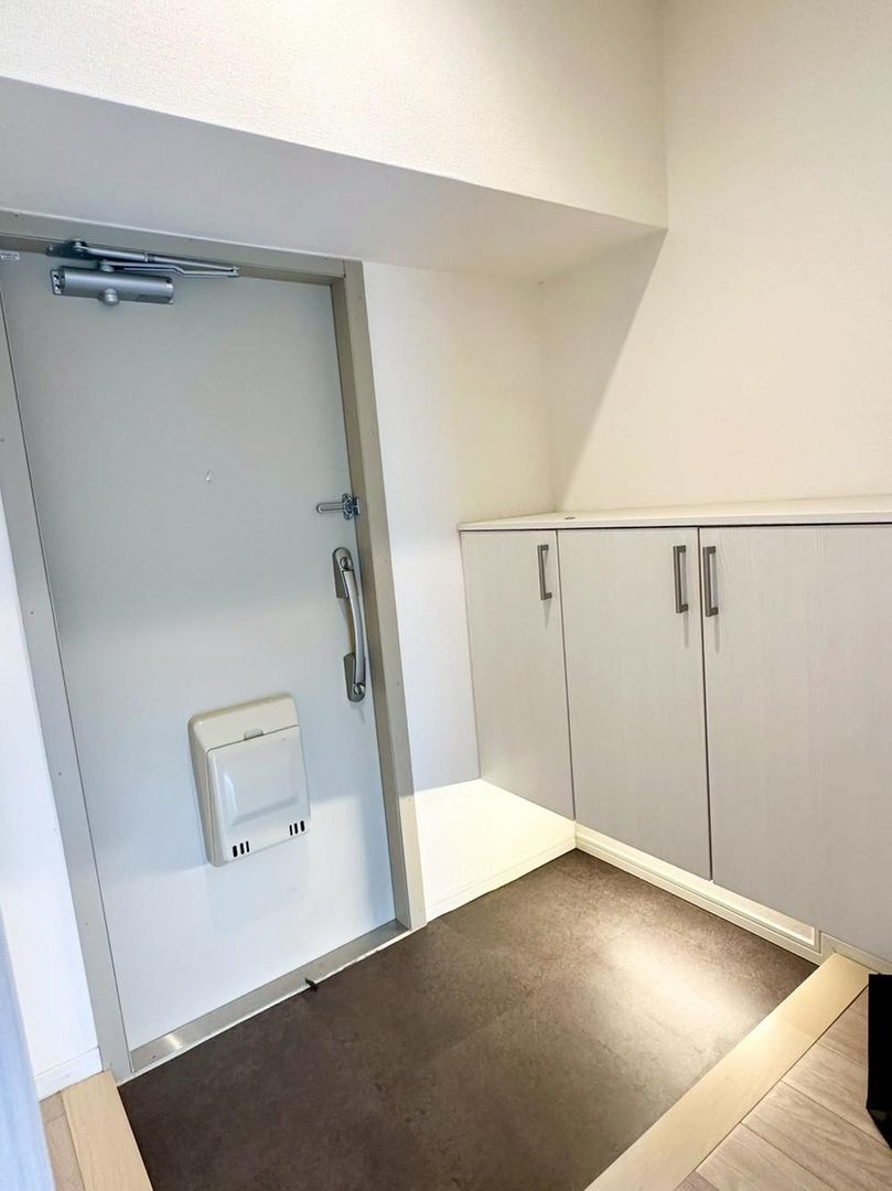 Renovated 1LDK Apartment in Hiratsuka, Kanagawa - Thumbnail 2