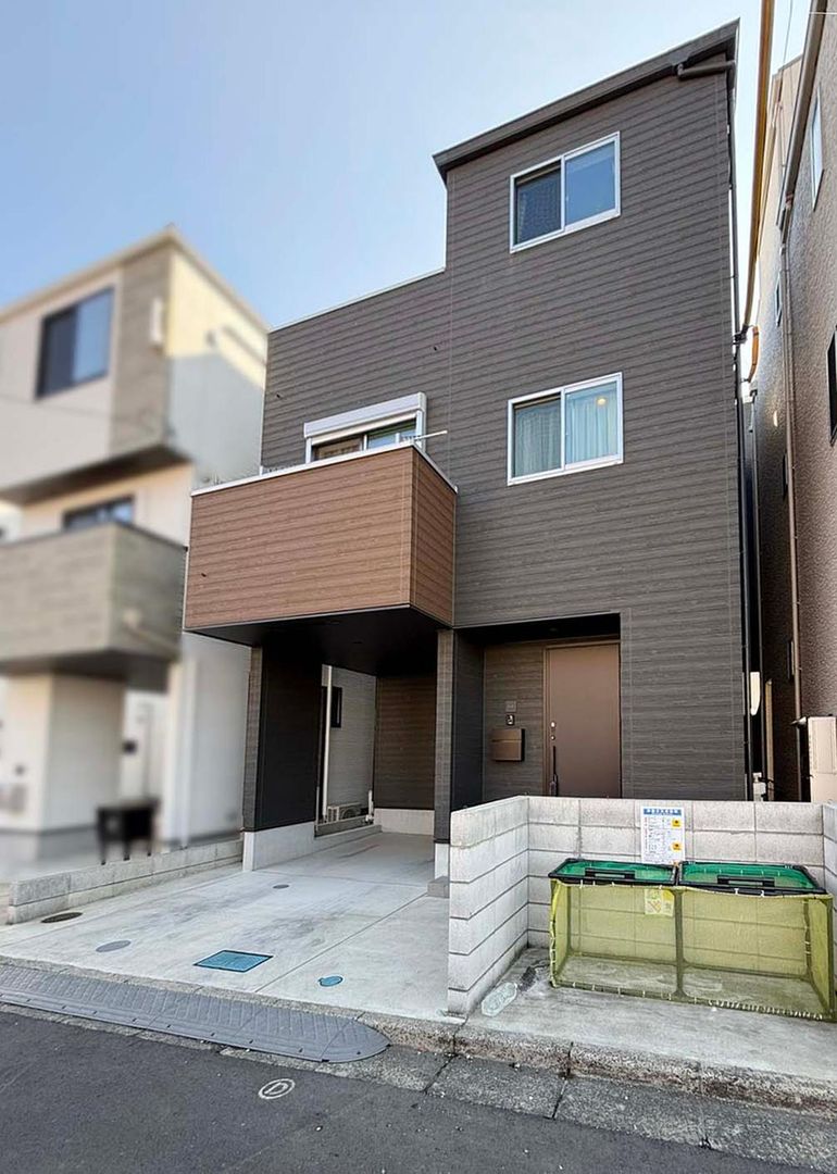 3-Storey 2LDK+S House for Sale in Higashi-Urawa, Saitama - Thumbnail 2
