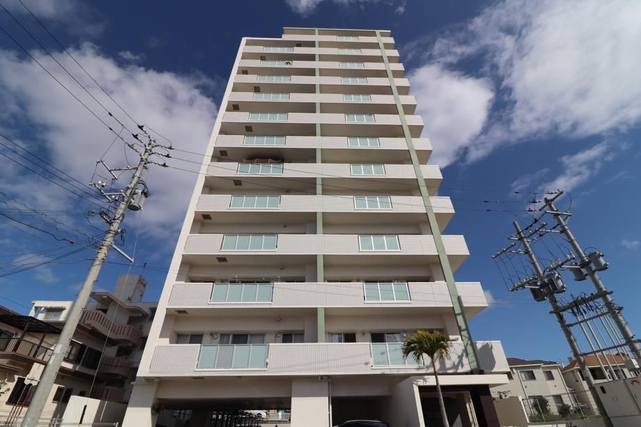 3LDK Apartment for Sale in Chatan, Okinawa - 80.44m2 - Image 1