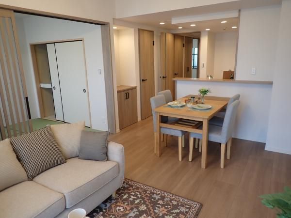 Renovated 3LDK Apartment in Ichikawa East Park Homes - Thumbnail 3