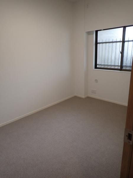 Renovated 3LDK Apartment in Ichikawa East Park Homes - Thumbnail 4