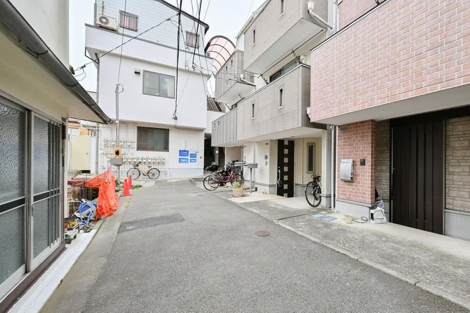 2LDK+S Detached House for Sale in Minato, Tokyo - 60.55 sqm - Thumbnail 2