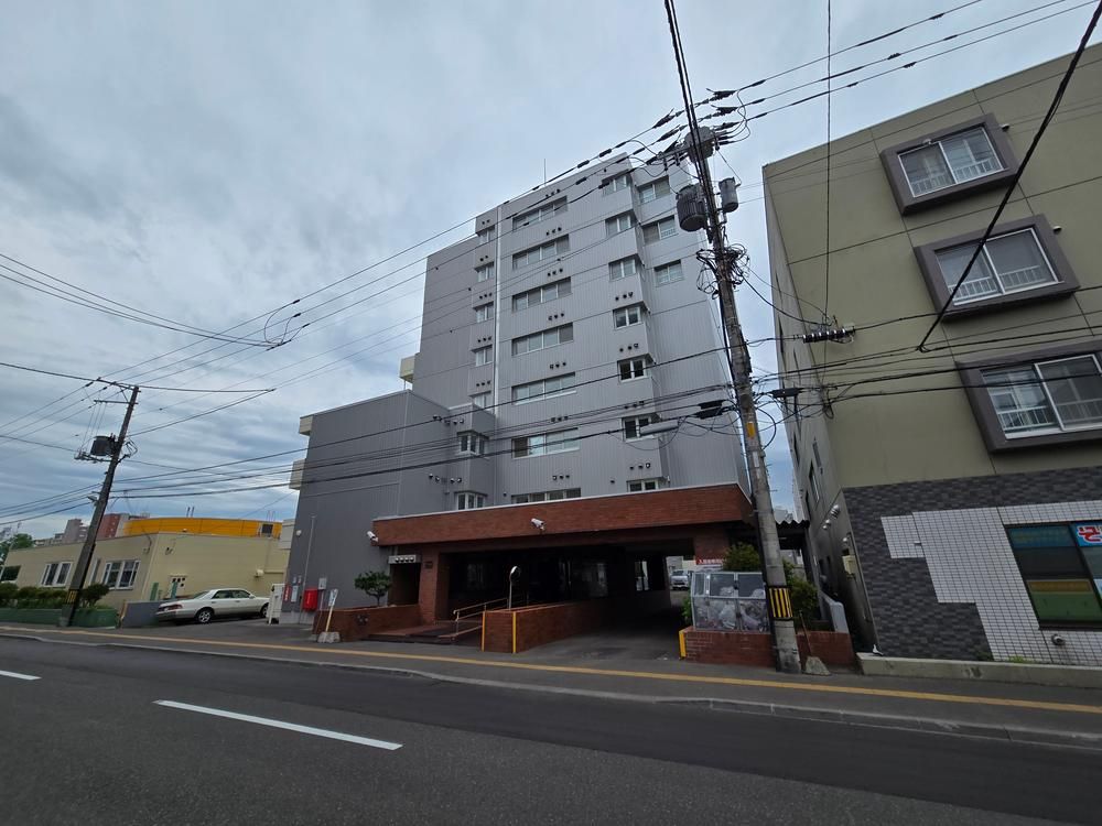 Renovated 1DK Apartment in Higashi-Sapporo, Sapporo, Hokkaido - Thumbnail 2