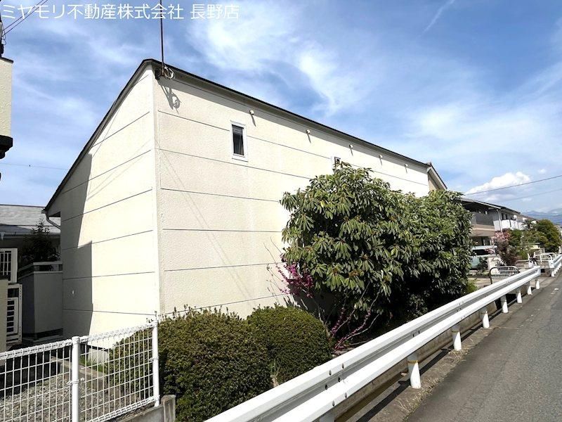 3LDK Single-Story House for Sale in Nagano City with Courtyard - Thumbnail 2