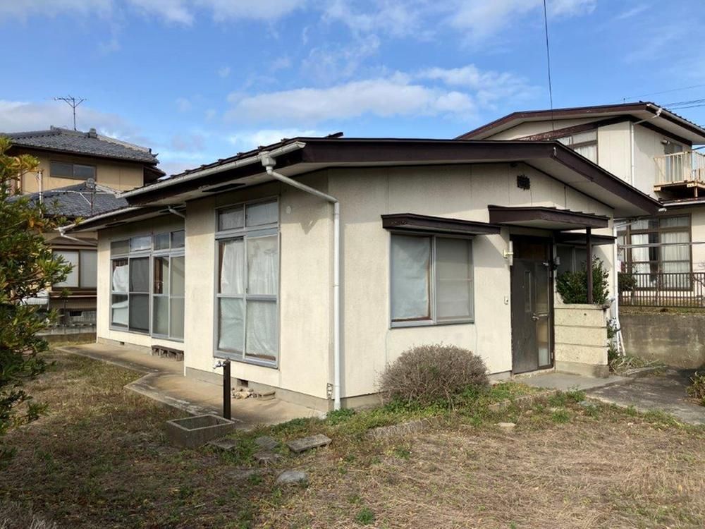 Single-Story 4DK House with Large South-Facing Lot in Fukushima City - Thumbnail 2