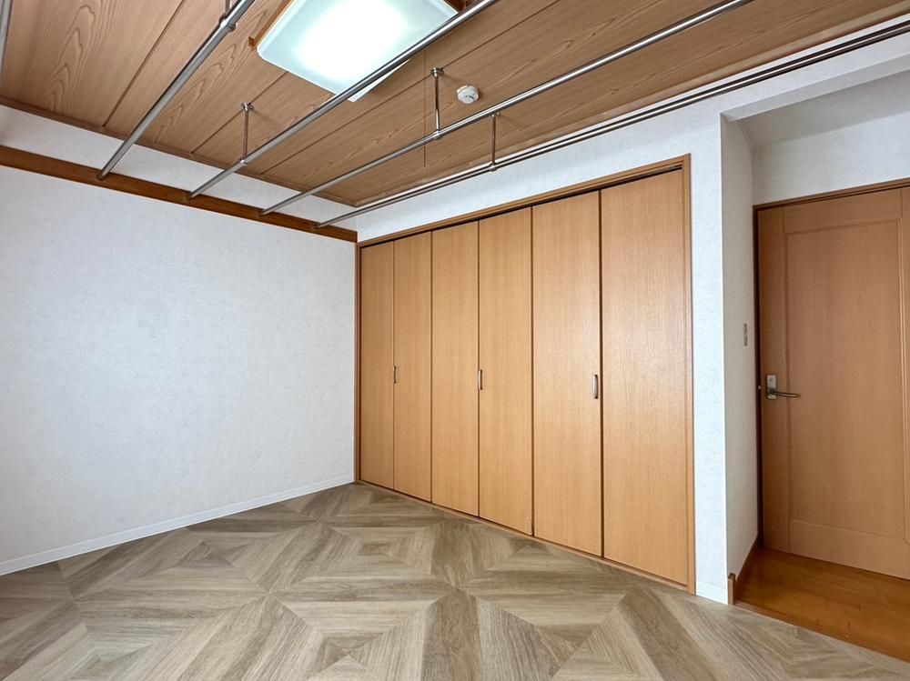 Renovated 7LDK House on Corner Lot in Tsukigata, Hokkaido - Thumbnail 4