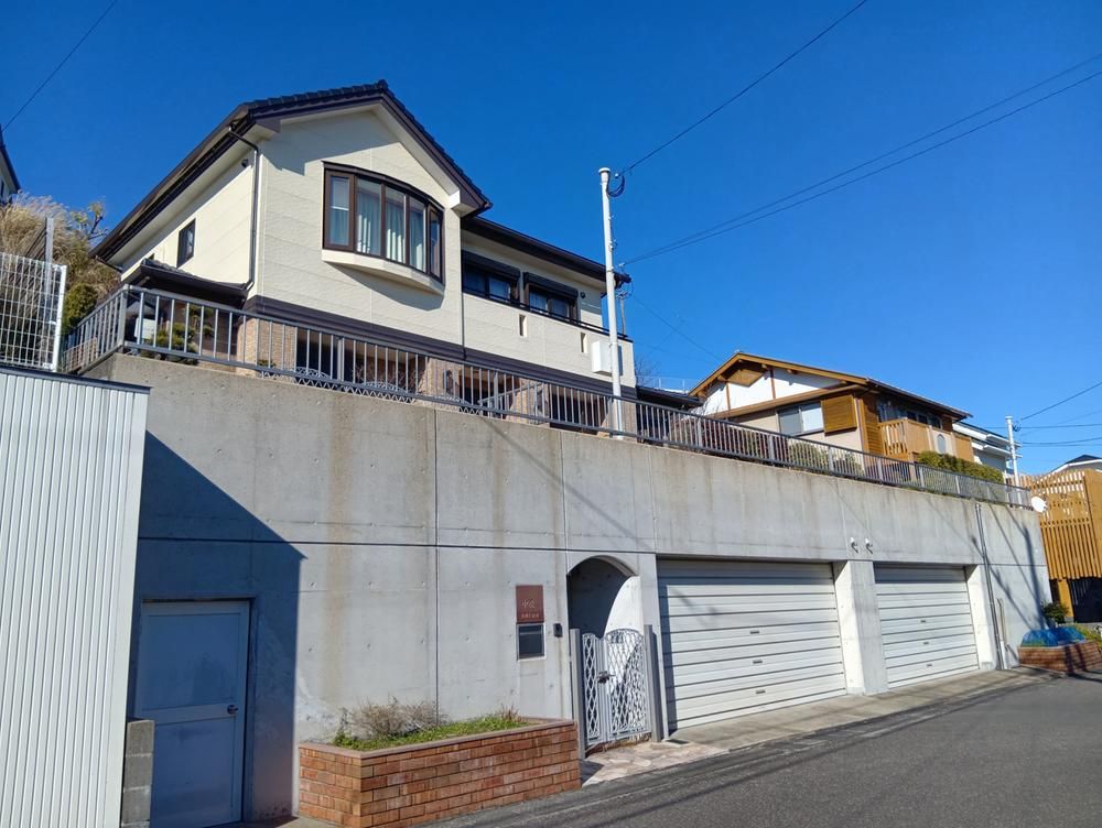 Spacious 5LDK House with Solar Power in Miyazaki City - Thumbnail 2