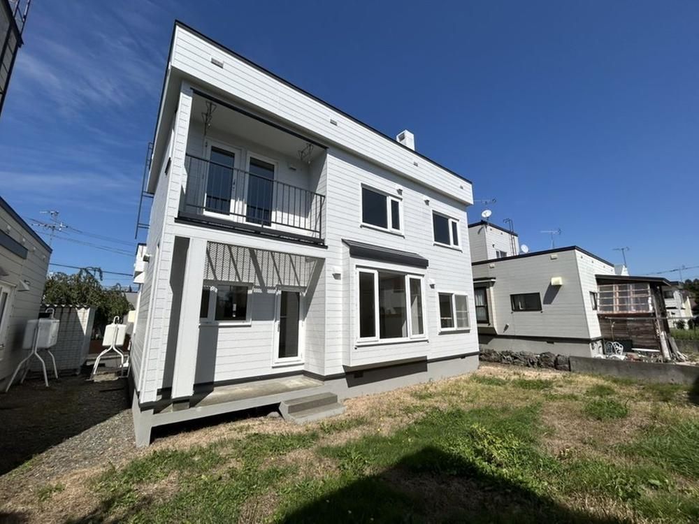Renovated 4LDK House in Ebetsu, Hokkaido with 229m2 Land - Thumbnail 2