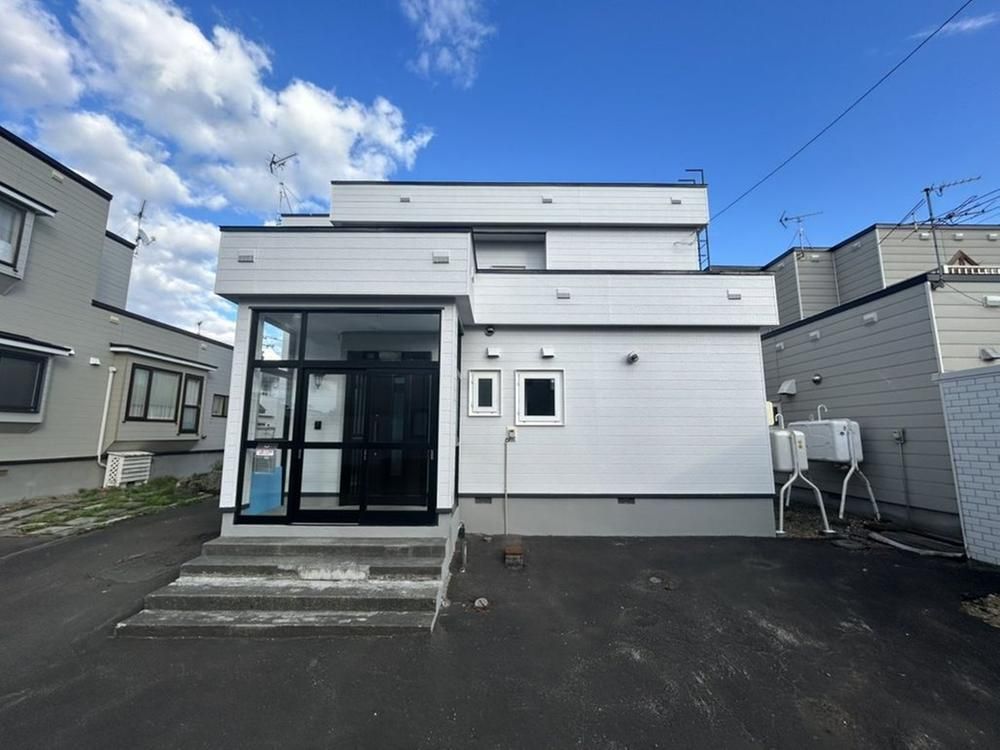 Renovated 4LDK House in Ebetsu, Hokkaido with 229m2 Land - Thumbnail 3