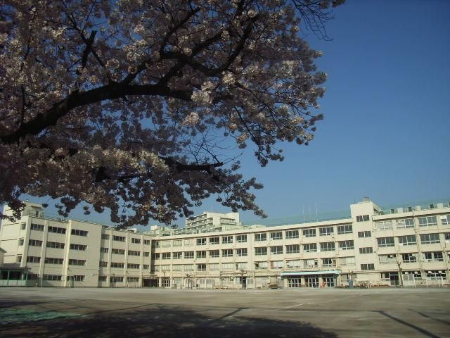 2DK Detached House in Meguro Higashiyama - 88 Million Yen - Main Image