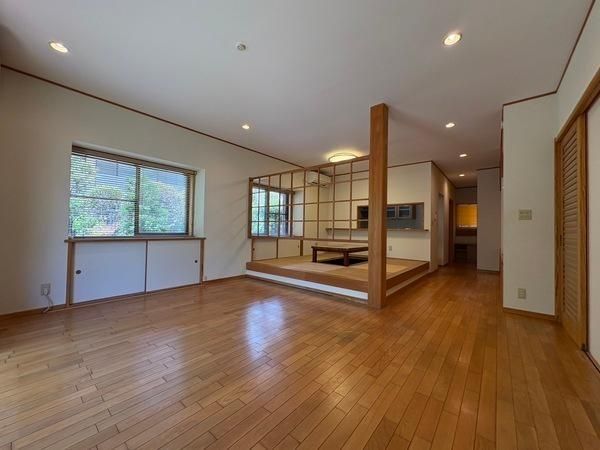 5LDK Custom-Built House in Suginami with Large Garden - Thumbnail 4