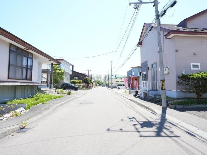 3LDK Single-Story House in Tomakomai with 98 Tsubo Lot - Thumbnail 2