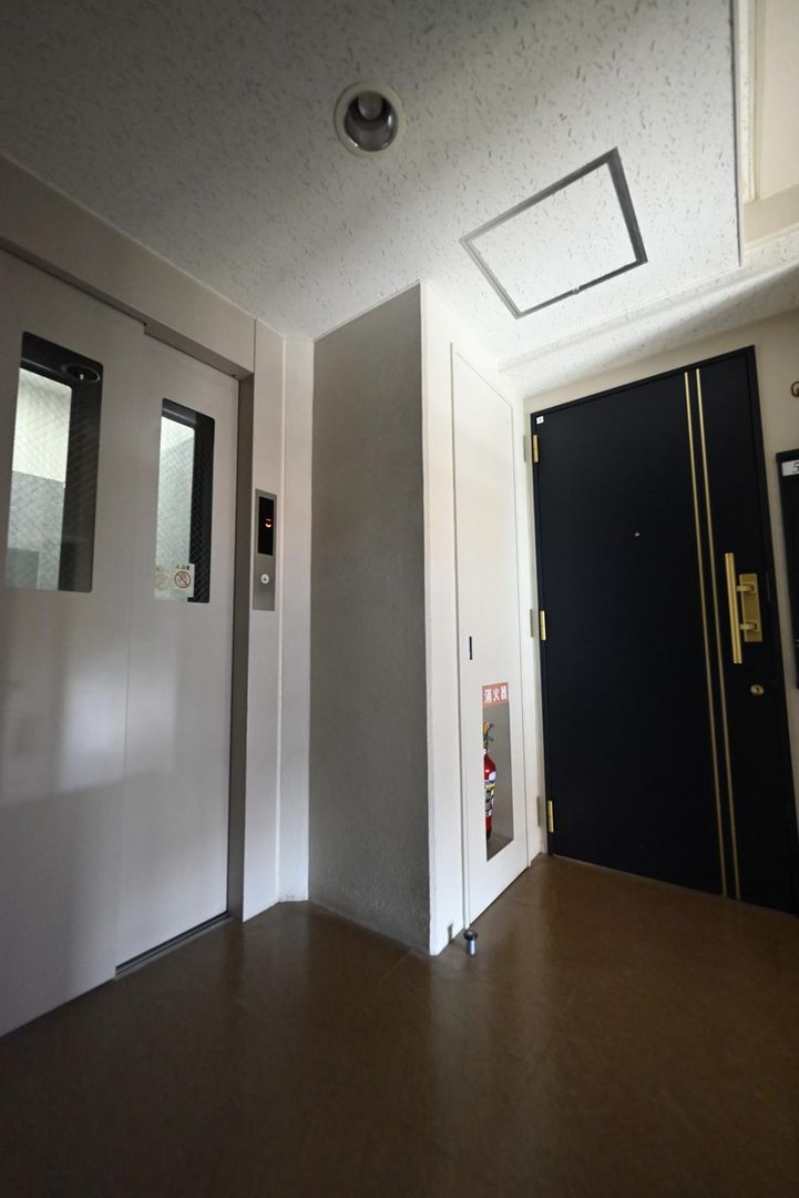 Renovated 3LDK Apartment Near Tsukisamu-Chuo Station, Sapporo - Thumbnail 3