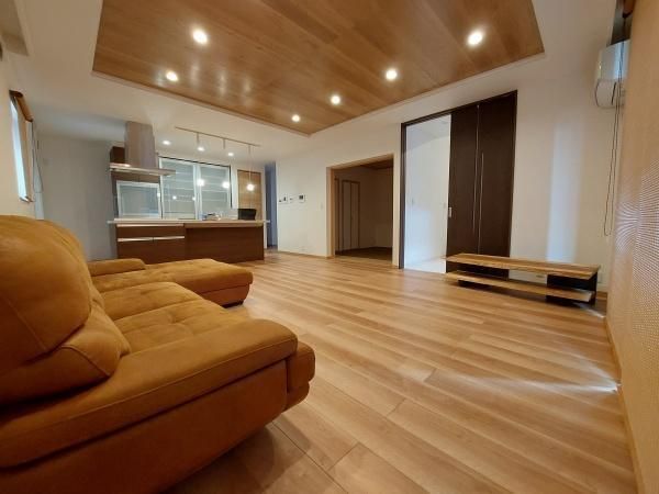 6LDK House for Sale in Karatsu, Saga Prefecture - 168m2 - Thumbnail 3