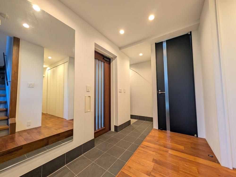 5LDK RC House in Minato-ku Tokyo 209.94m² - Thumbnail 3
