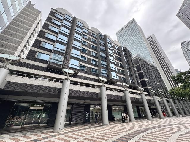 3LDK Apartment for Sale in Nishi-Shinjuku, Tokyo - 80.93m2 - Thumbnail 2