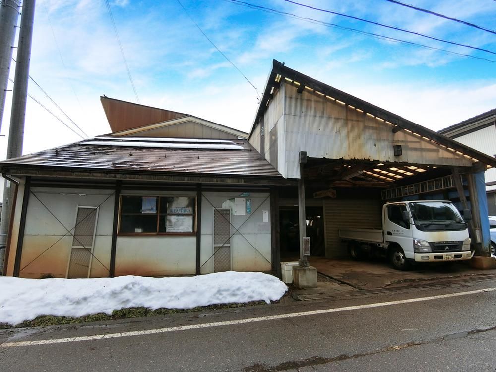 Spacious 8DK House on Large Corner Lot in Joetsu, Niigata - Thumbnail 4