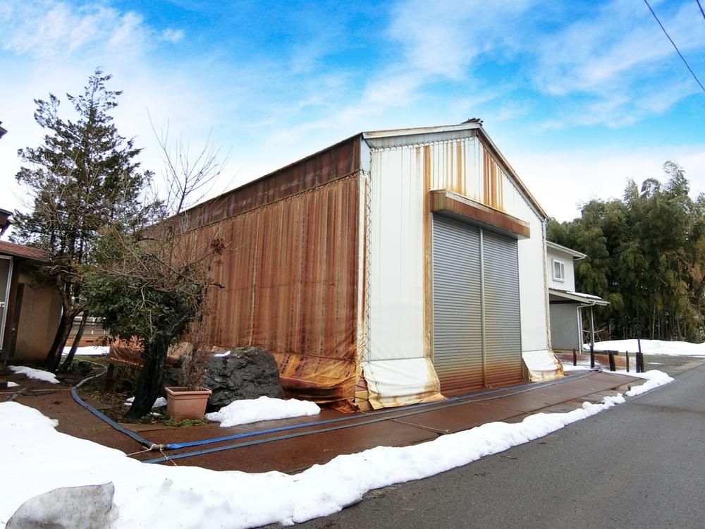 Spacious 8DK House on Large Corner Lot in Joetsu, Niigata - Thumbnail 3