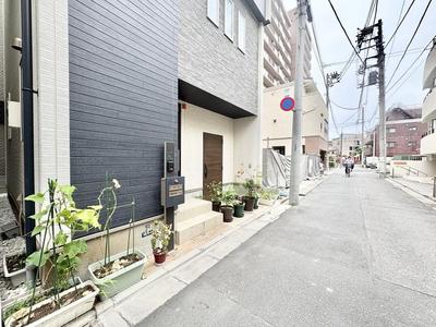 2LDK+S Detached House in Akabane, Kita-ku, Tokyo - 99.8M JPY — Front_door, Kita, Tokyo