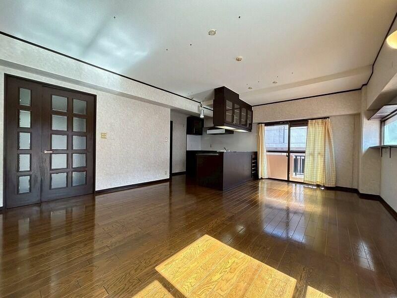 2LDK Apartment for Sale in Naha, Okinawa - 79.58m2 - Thumbnail 3
