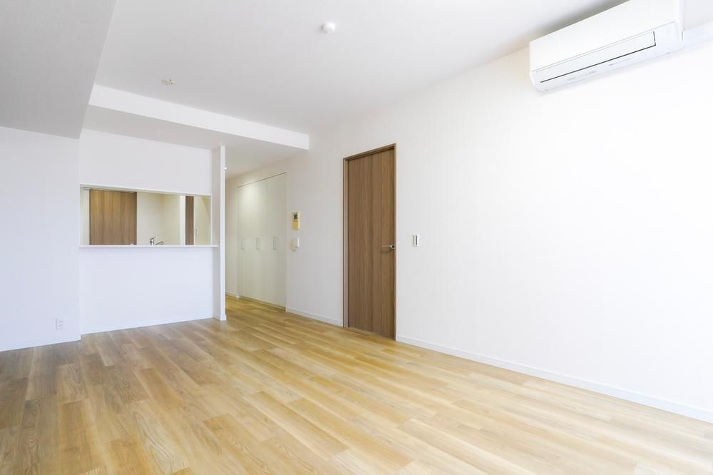 Renovated 2LDK Apartment in Yokohama's Totsuka-ku - Thumbnail 4