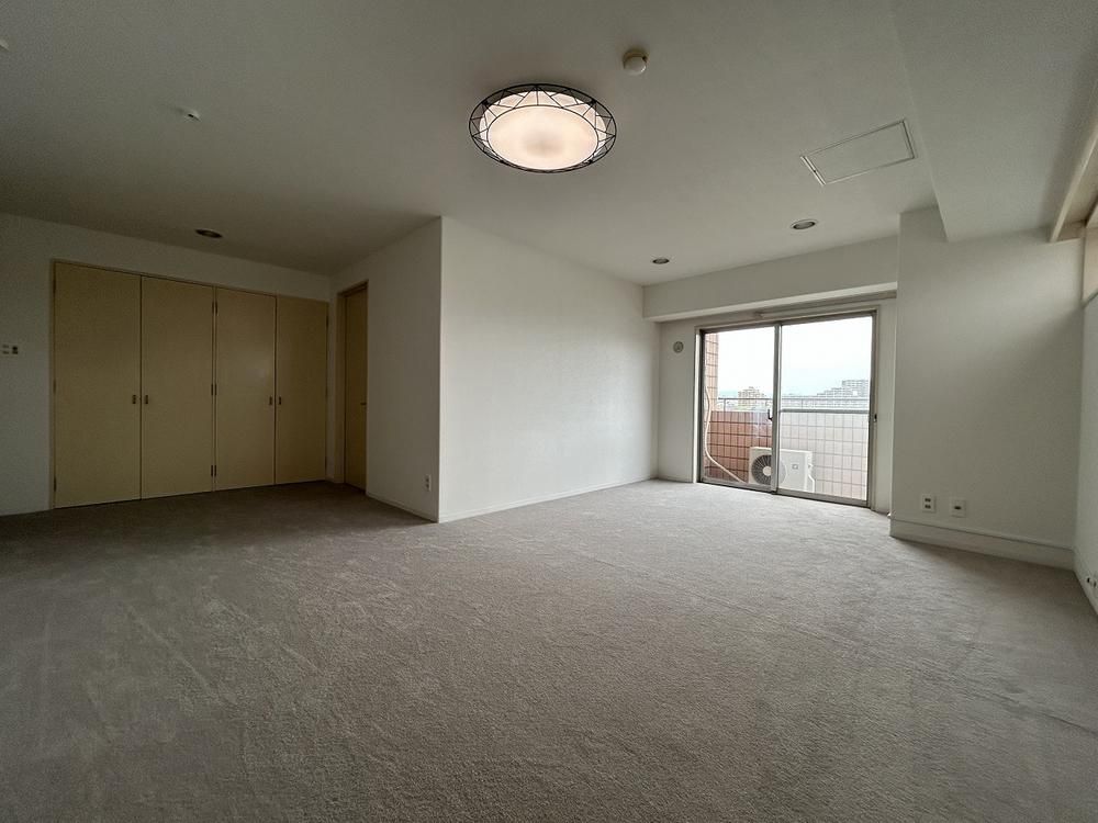 Spacious 3LDK Apartment for Sale in Miyazaki City with River Views - Thumbnail 3