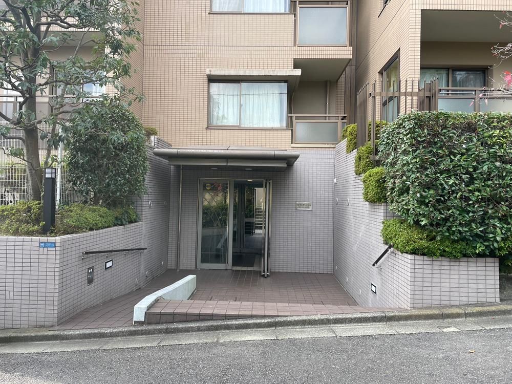 3LDK Top-Floor Corner Apartment in Kawasaki, 85.98m2 - Thumbnail 2