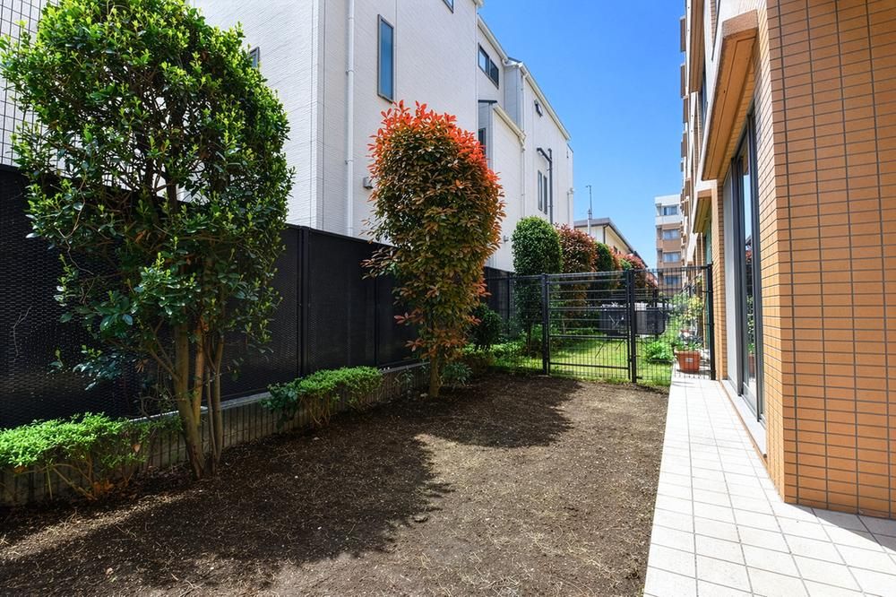 Renovated 2LDK Apartment with Terrace in Kawasaki, Kanagawa - Thumbnail 2