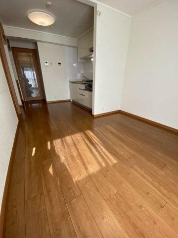 Renovated 2LDK Apartment in Kashimada, Kawasaki - 51.7m² - Thumbnail 4