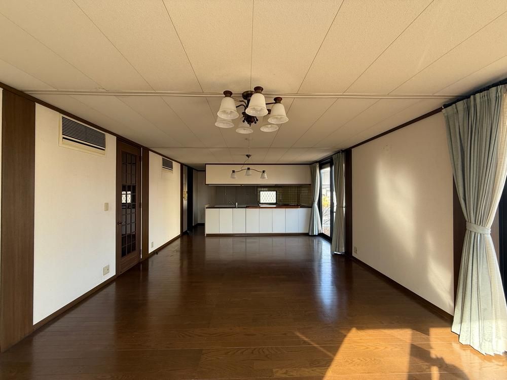 5LDK+S Family Home with Large Garden in Saga City - Thumbnail 4