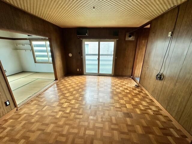 Renovation-Ready 4LDK House in Takikawa, Hokkaido for 850,000 Yen - Thumbnail 2
