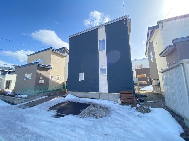 4LDK Detached House in Hakodate with Solar Panels and Parking - Thumbnail 3