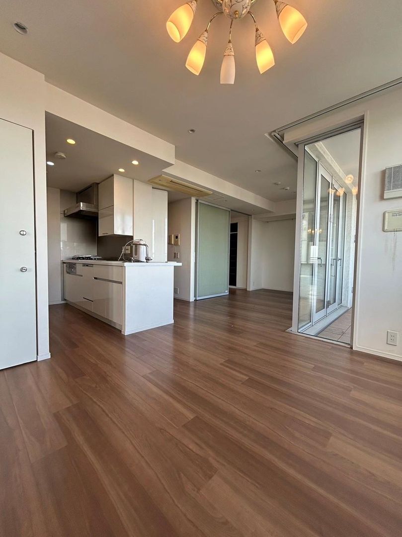 2LDK Apartment for Sale in Yamatecho, Yokohama - Thumbnail 4