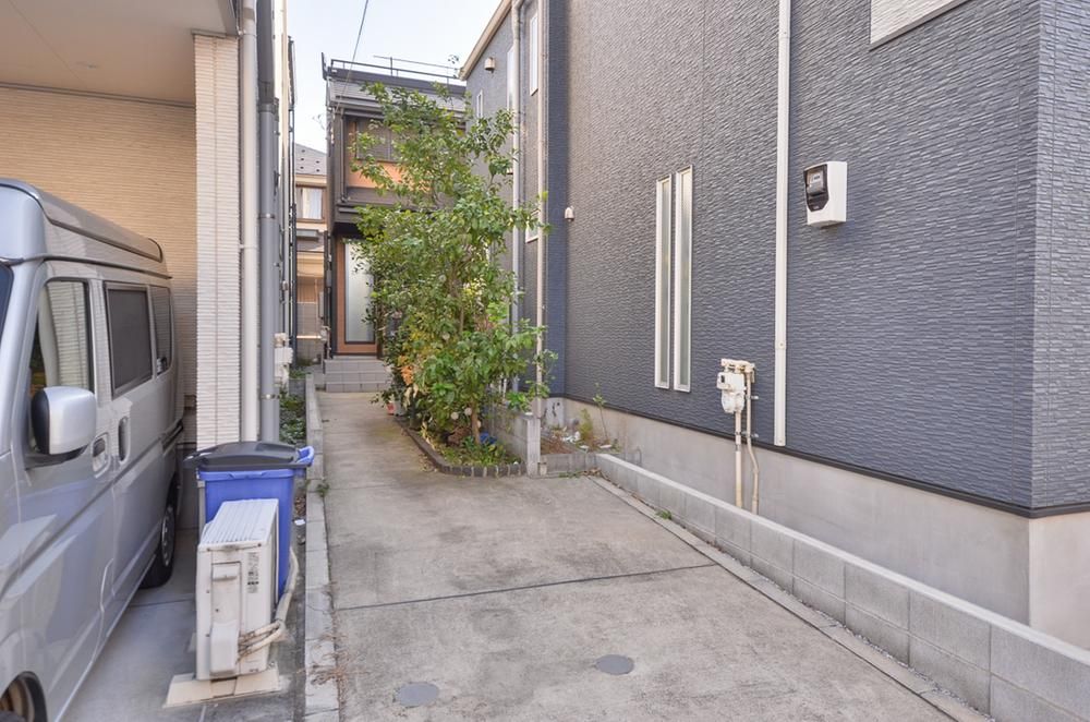 Custom 2LDK+2S House in Nakano City with Roof Balcony - Thumbnail 2