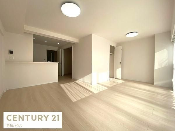 Renovated 2LDK Apartment for Sale in Sakado, Saitama - Thumbnail 3