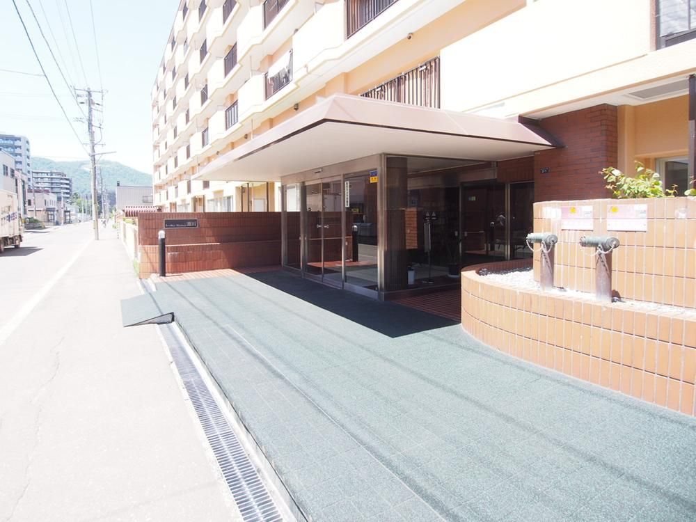 2LDK Apartment for Sale in Minami-ku, Sapporo - Thumbnail 2