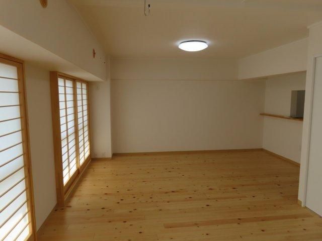 2LDK Apartment for Sale in Kochi City - 70.76m2 - Thumbnail 2