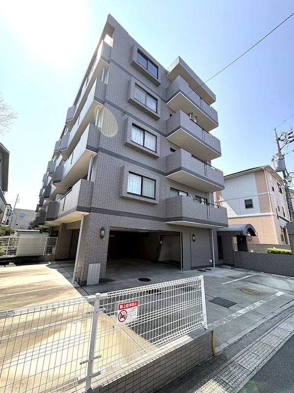 3LDK Apartment for Sale in Kita-ku, Saitama City - Image 1