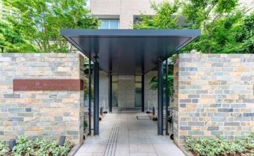 2LDK Apartment for Sale in The Park House Nishi-Shinjuku 60, Tokyo - Thumbnail 2