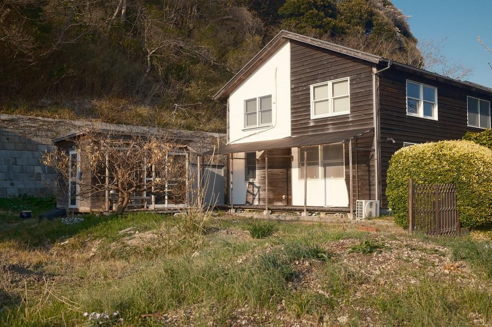 4LDK House for Sale in Hayama, Kanagawa with Large Garden - Thumbnail 2
